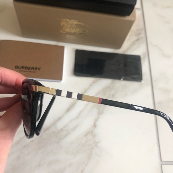 🔥NEW BURBERRY SUNGLASSES 🔥 - Picture 5 of 12